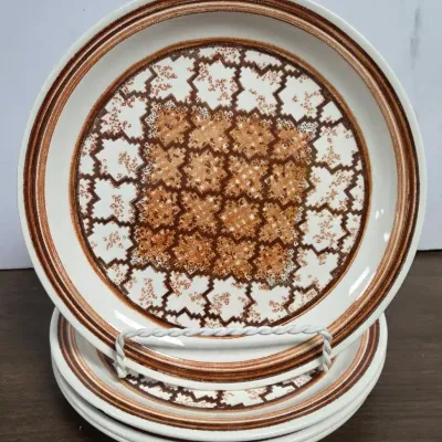 Set Of 4 Jamestown China Ironstone Plates