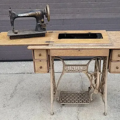 Project: Singer Sewing Table & Machine (WH)