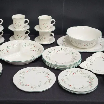 Pfaltzgraff Winterberry Collection (WH16)