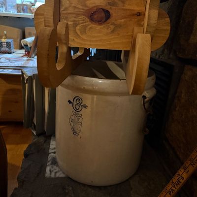 Sale Photo Thumbnail #107: Vintage 6-gallon Western Stoneware crock