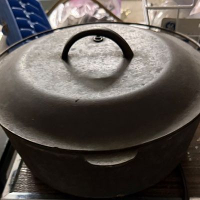 Sale Photo Thumbnail #92: Vintage heavy cast iron Dutch oven with fitted lid and bail handle, 