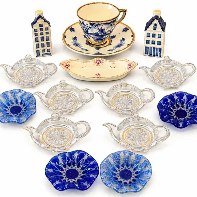 Vintage Mixed Lot Delft Blue Porcelain Glass Teapot Dishes & Trinket Bowls