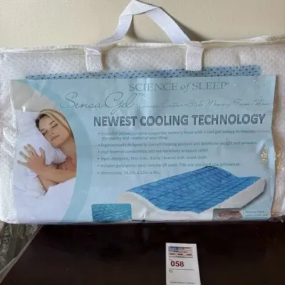 Science of Sleep SensaGel classic contour-style memory foam pillow in original zippered carrying case.