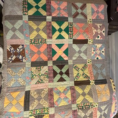 Sale Photo Thumbnail #99: Vintage quilt