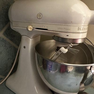 Sale Photo Thumbnail #70: Kitchenaid mixer