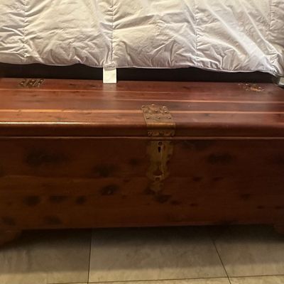 Sale Photo Thumbnail #32: Cedar chest 