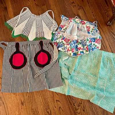 Sale Photo Thumbnail #71: Vintage aprons