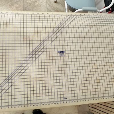 Sale Photo Thumbnail #81: Large cutting mat