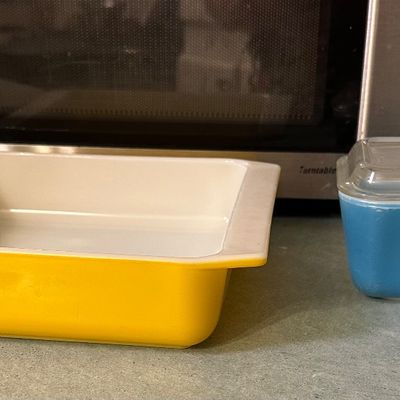 Sale Photo Thumbnail #66: Pyrex primary colors baking dish,  refrigerator dish