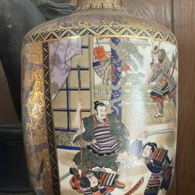 Sale Photo Thumbnail #172: Japanese Satsuma style porcelain vase, decorated with intricate hand-painted warrior scenes and heavy gold gilding throughout.
