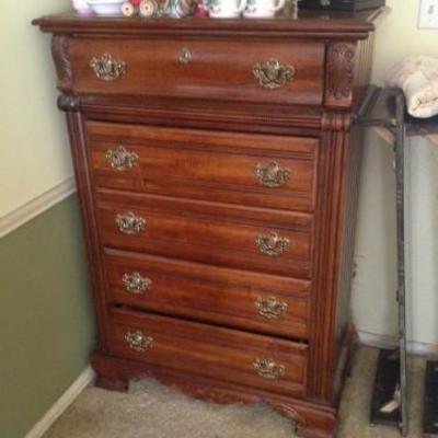 Very nice chest of drawers
