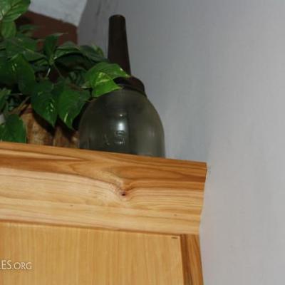 Glass oil jar with spout