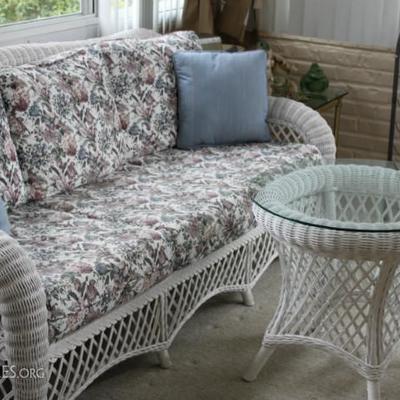 Wicker sofa - Excellent condition!