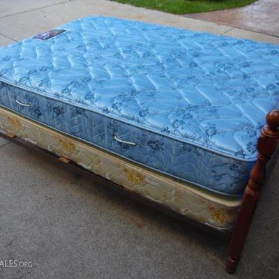 Clean Full Size Bed
